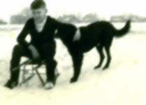 1966 met de hond Waldy in de sneeuw