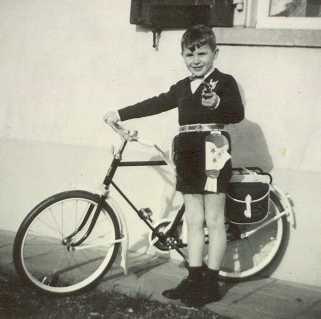 Voor mijn communie kreeg ik een mooie fiets.