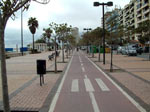 Fietspad naast het strand