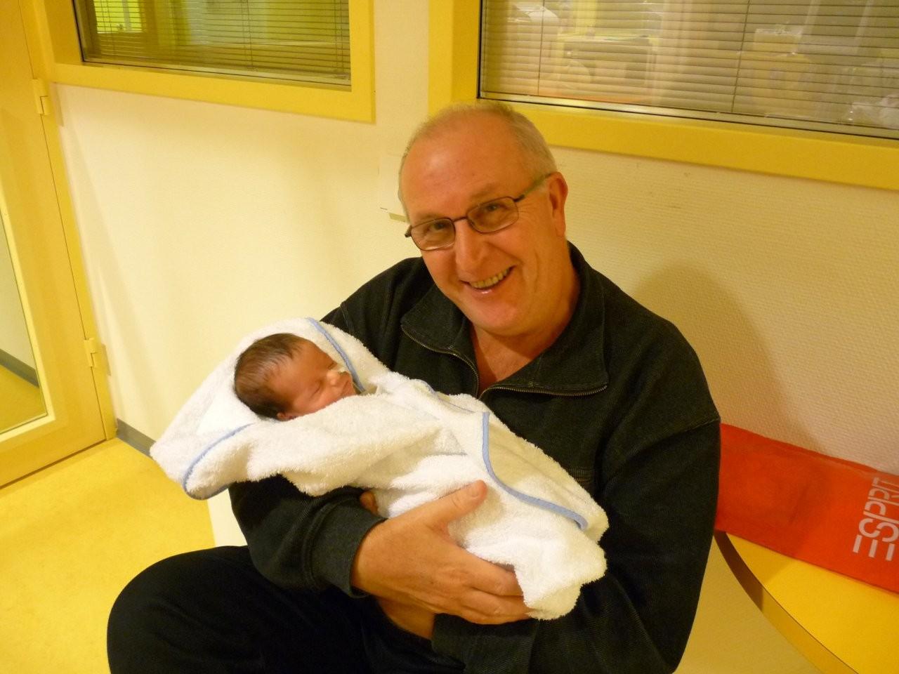 Frank met kleindochter Evi