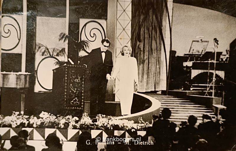 postkaart Godfried Bomans en Marlene Dietrich