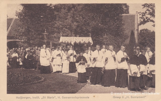 Sacramentsprocessie St-Marie Huijbergen groep 6 Heilig Sacrament