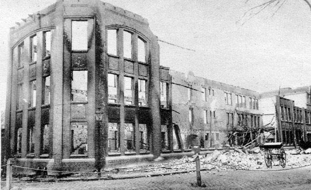 Olie goederen fabriek door brand vernietigd Firma van Toor 