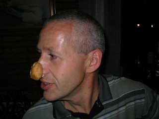 Hij was maar een clown...