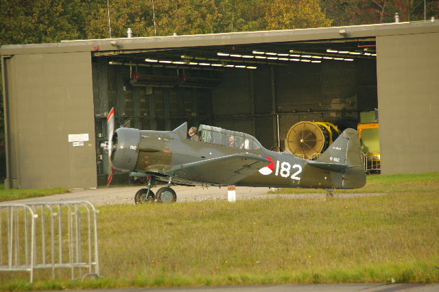 AT-16 Harvard Mk2B (R-182)