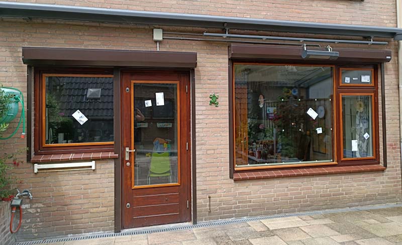 houten kozijnen voorzien van dubbelglas hr++
