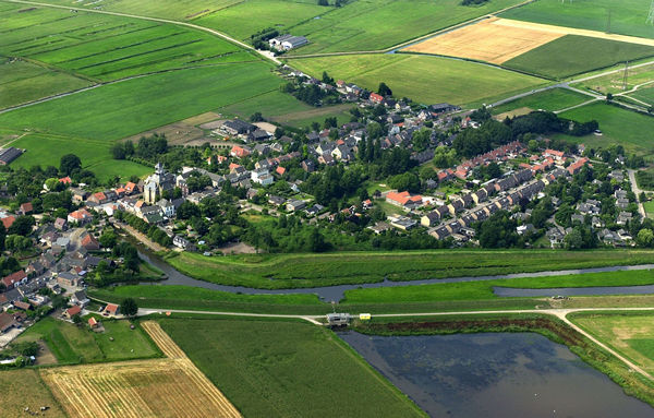 luchtfoto Hooge Zwaluwe