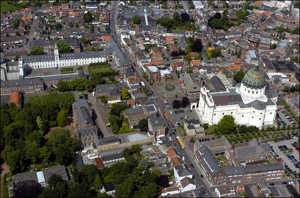 luchtfoto Oudenbosch