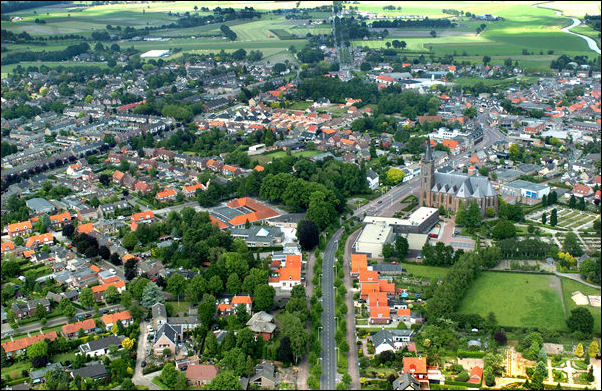 luchtfoto  boven Rijsbergen