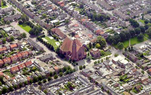 luchtfoto kerk Roosendaal
