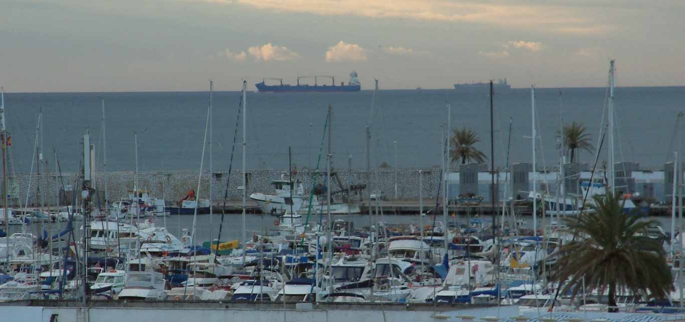 Uitzicht over de haven van Fuengirola vanaf Hotel Leonrado
