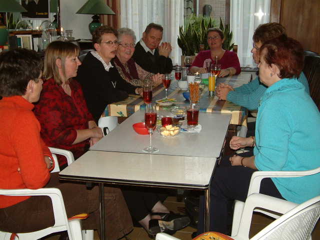 sara  50 jaar met de buurvrouwen